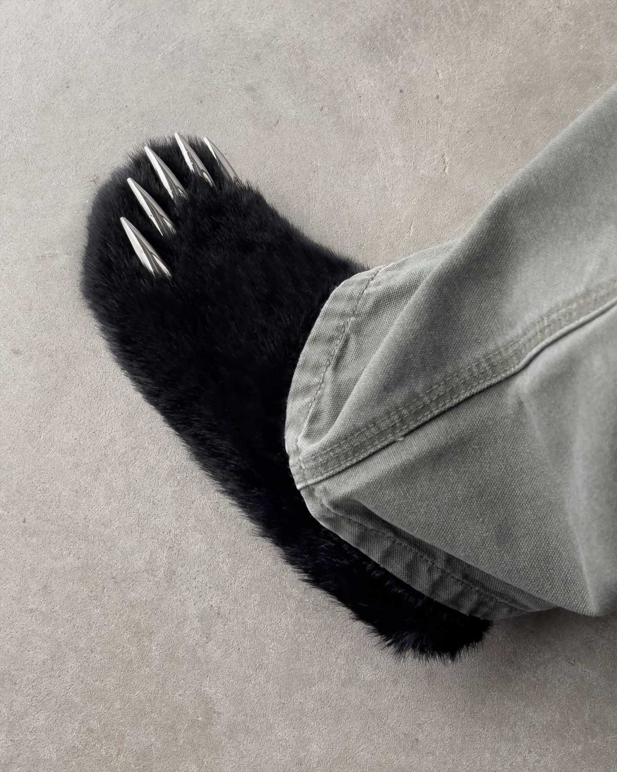 Bravest Studios Bear Claw Mule Black